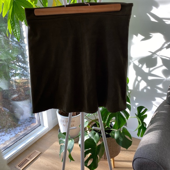 Highline Collection (from the Bay) faux suede mini skirt - Picture 2 of 4
